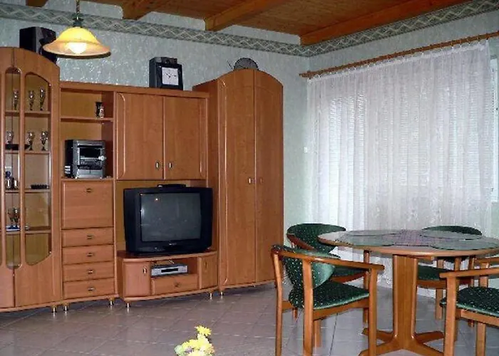 Pine Wood 8 * זלקרוס